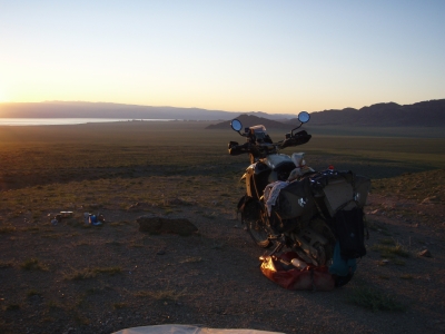 Arych Nuur and bike at sunup.JPG